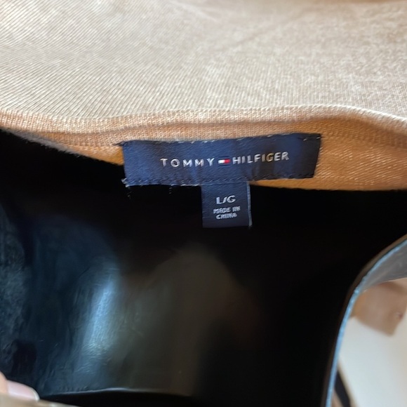 NWT Tommy Hilfiger  Ivy Argyle V-Neck Sweater. - Picture 5 of 5